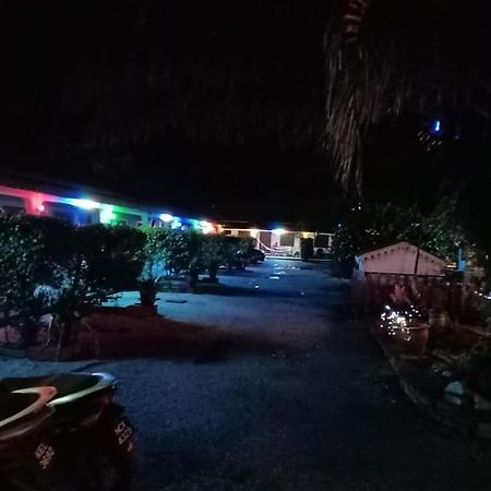 Ostello Rainbow Bed N Bfast Pantai Cenang  Esterno foto