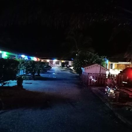 Ostello Rainbow Bed N Bfast Pantai Cenang  Esterno foto