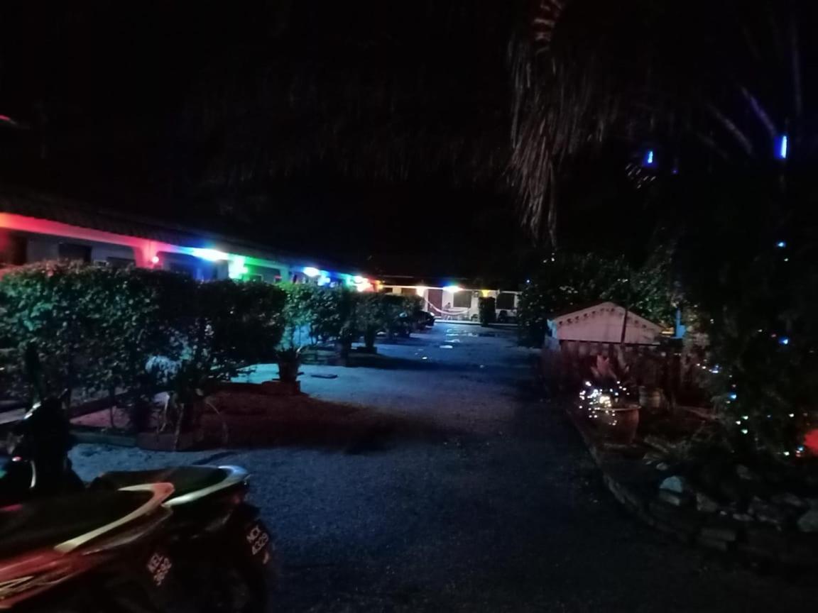 Ostello Rainbow Bed N Bfast Pantai Cenang  Esterno foto