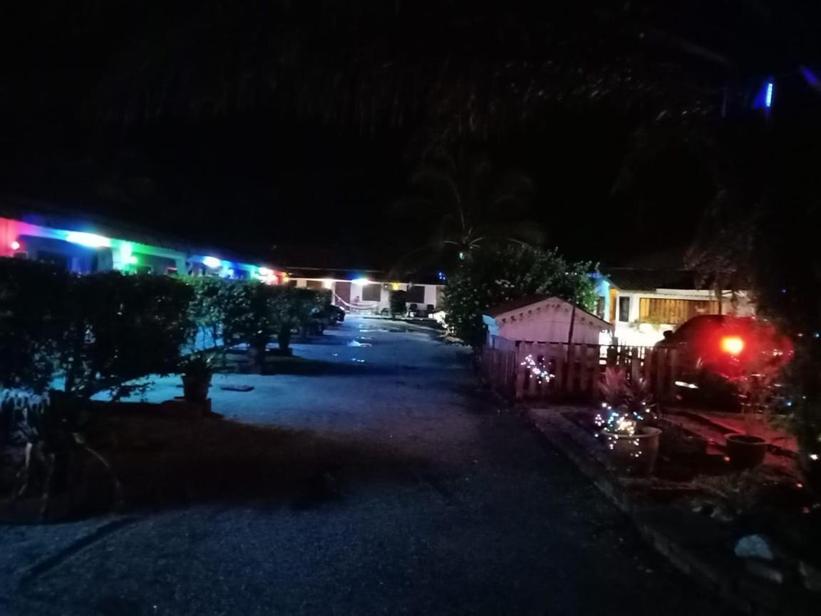 Ostello Rainbow Bed N Bfast Pantai Cenang  Esterno foto